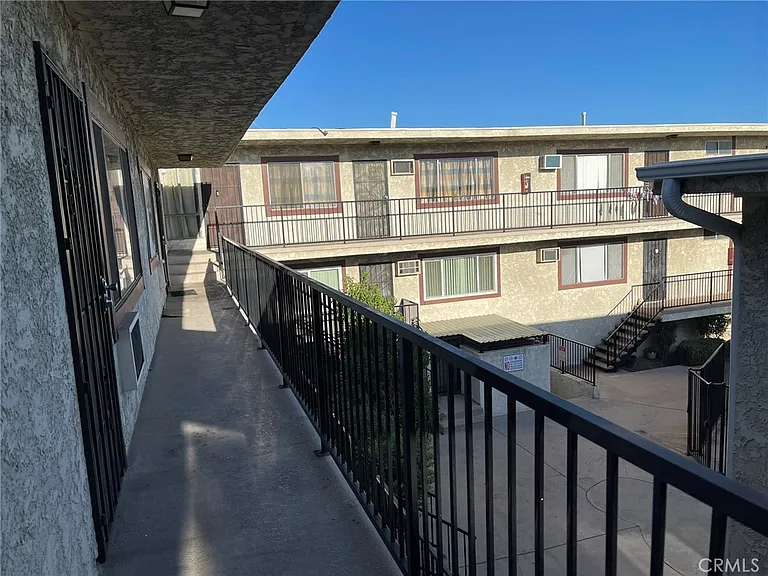 8800 Cedros Ave #111 — Photo 33