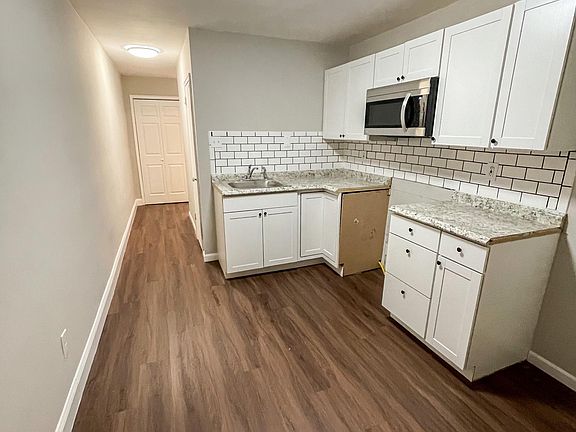 2nd image of 539 Glenview St Floor 1