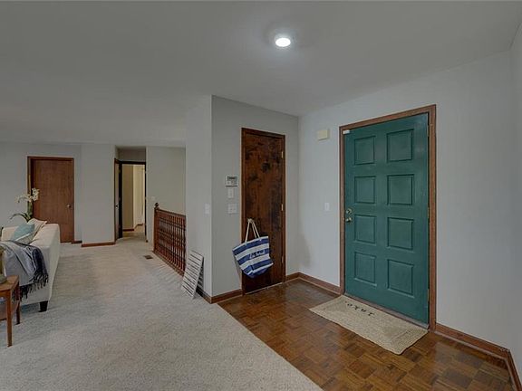 5th image of 596 Panorama Dr