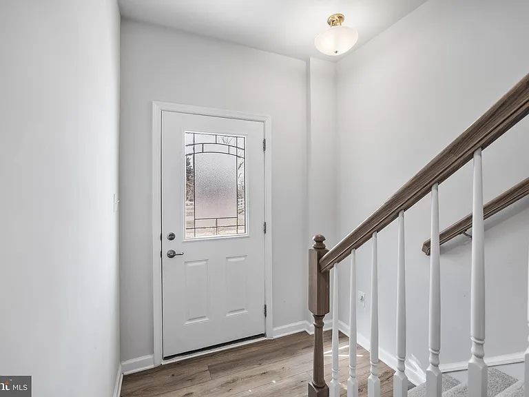 24 Sidney Ln — Photo 5