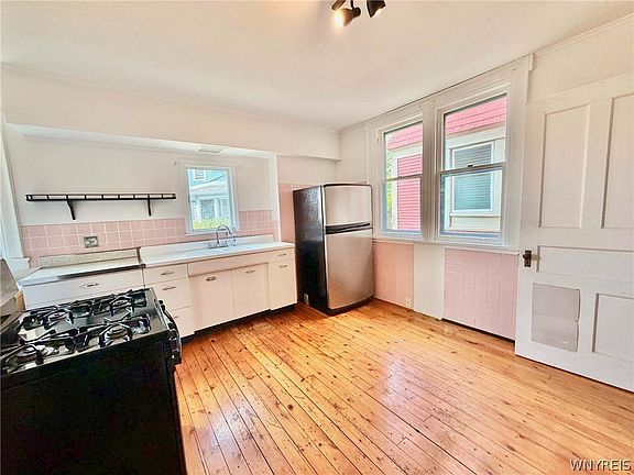 3rd image of 540 Norwood Ave