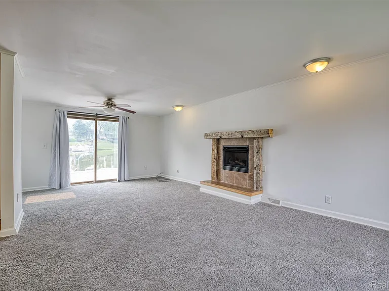 10401 Degrand St — Photo 13