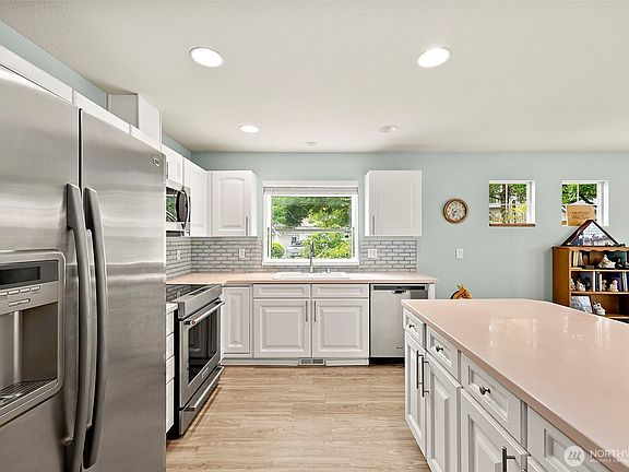 5th image of 405 Bungalow Drive NW