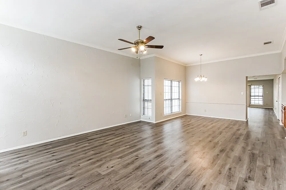 3 bed, 2.0 bath, 1702 sqft, $2,045 — Photo 4