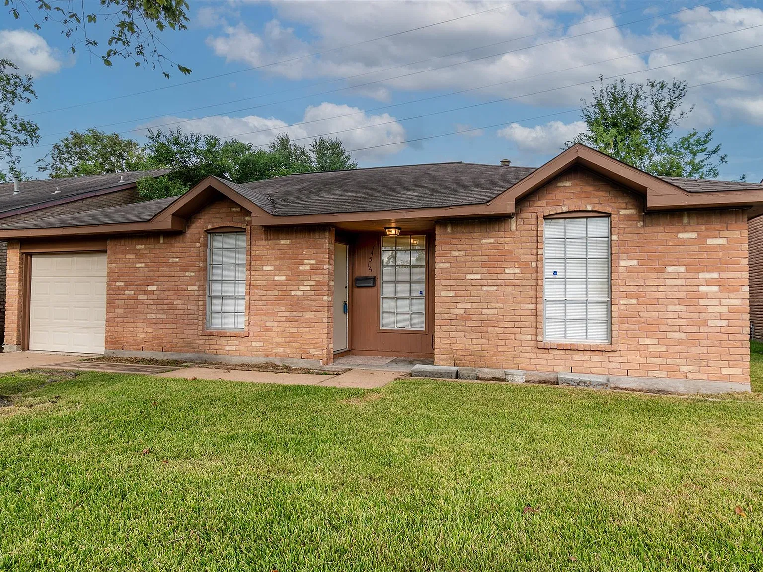 3 bed, 1.5 bath, 1079 sqft, $1,350 — Photo 1