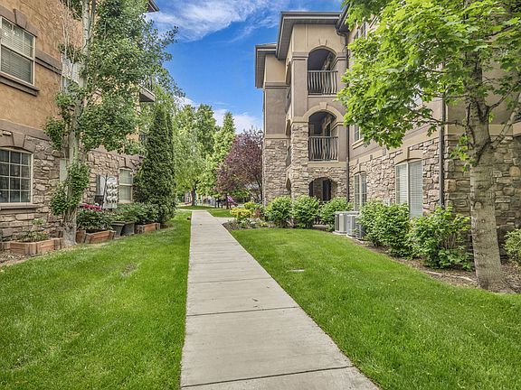 4th image of 518 S Chateau Way W #304