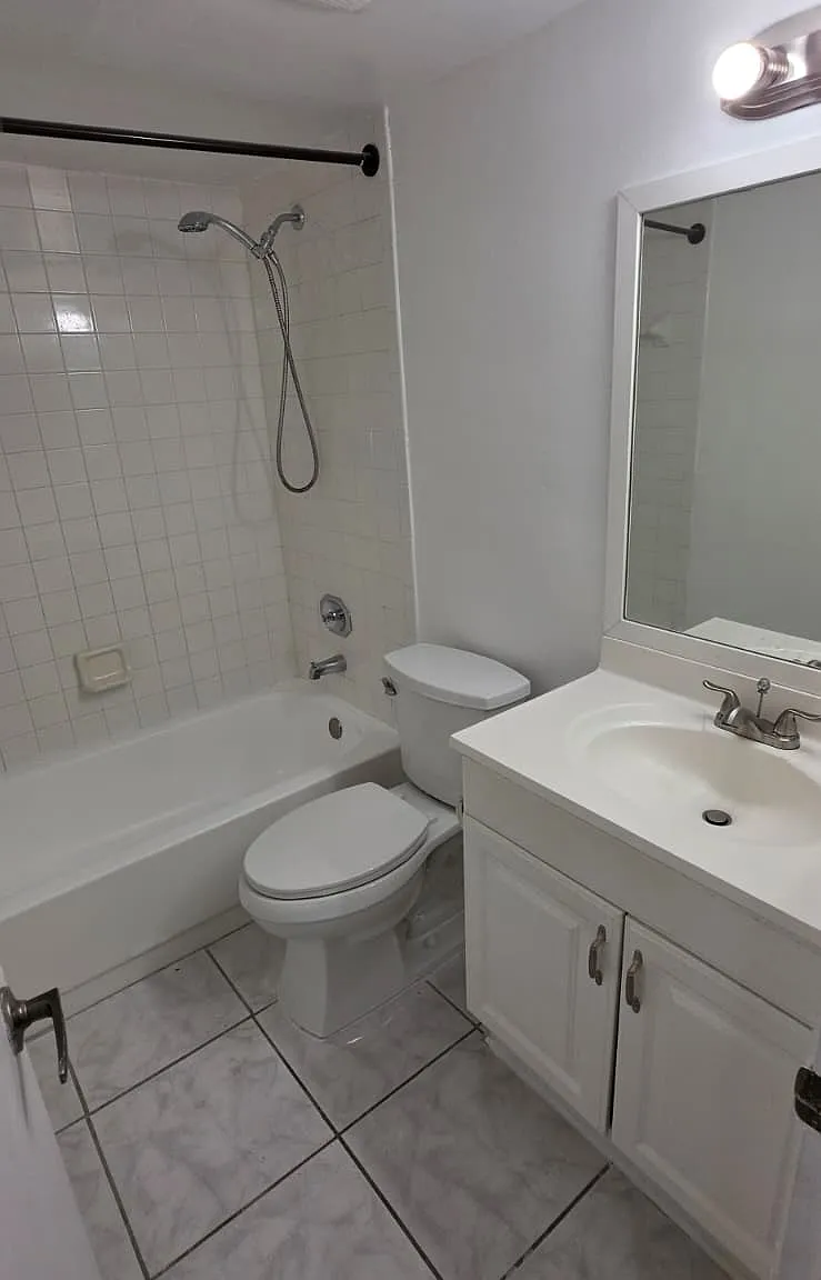 SW 117th Ave, Pembroke Pines — Photo 2