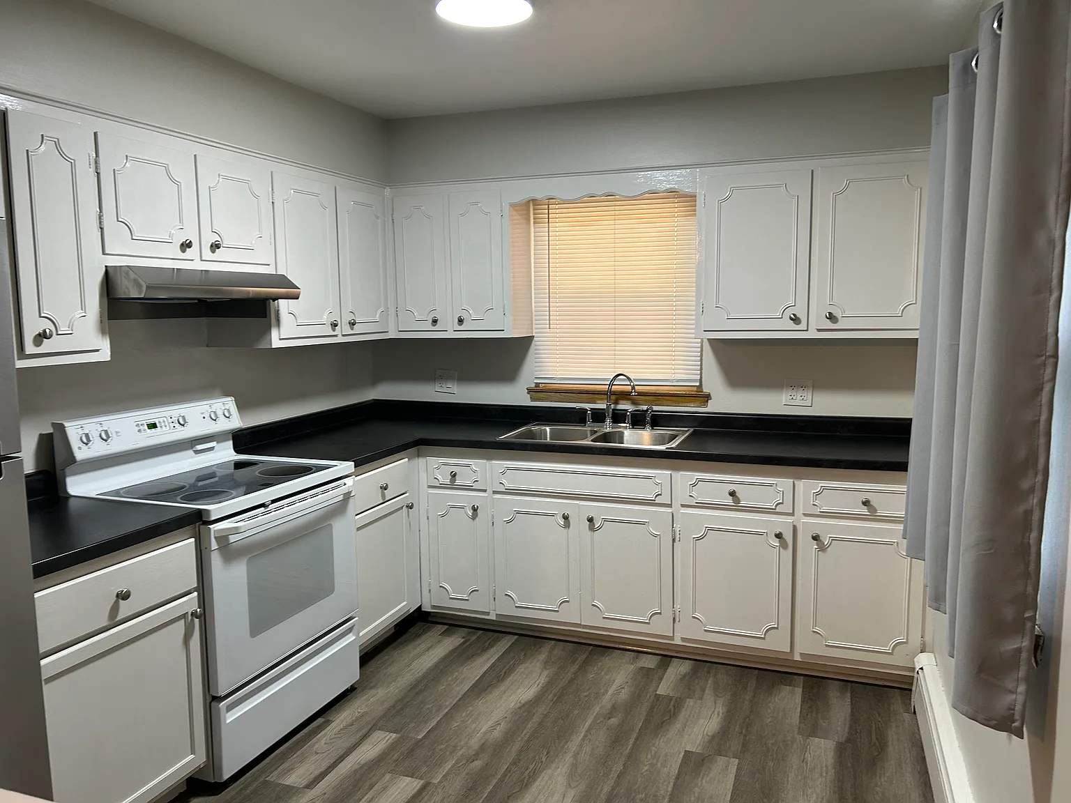 2 bed, $1,600 — Photo 3