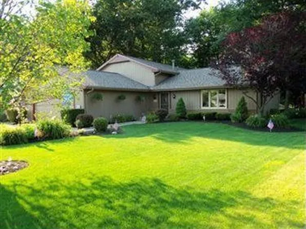 3869 Surfside Cir, Aurora, OH 44202