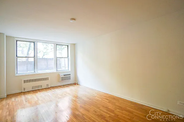 Rented by City Connections Realty | media 10