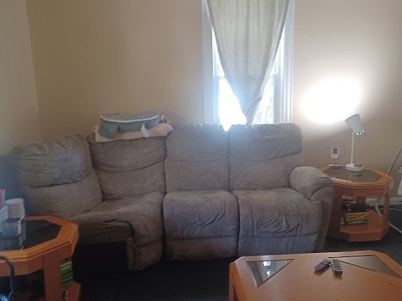 4th image of 37 Tremont Ave