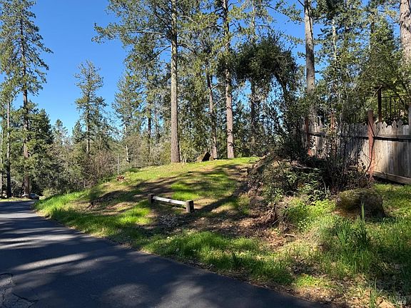 3rd image of 475 Sunset Drive