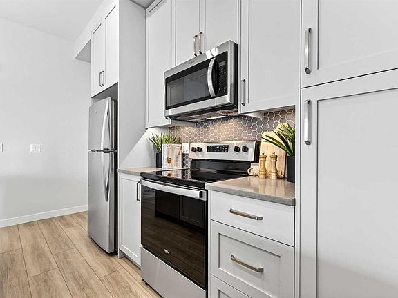 3rd image of 255 W Les Jardins Park SE #101