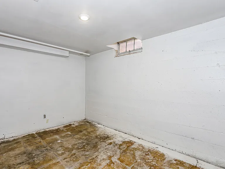 633 N Clayton Ave — Photo 12