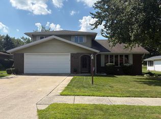 715 Saratoga St, Crown Point, IN 46307