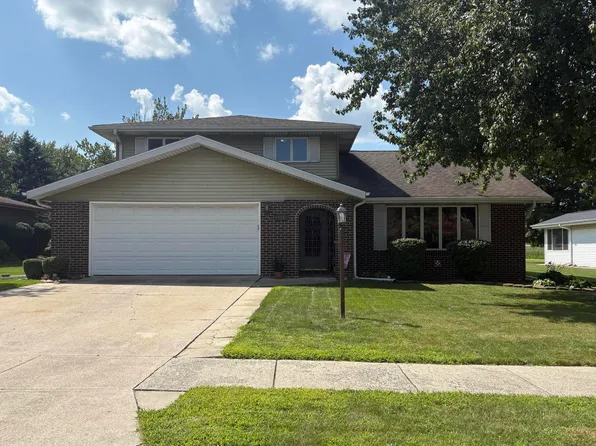 715 Saratoga St, Crown Point, IN 46307
