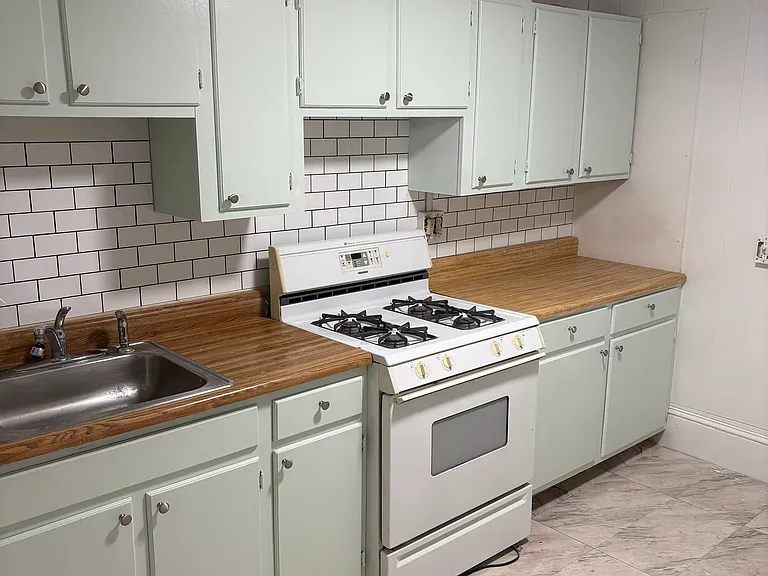 90 West St #2L — Photo 2