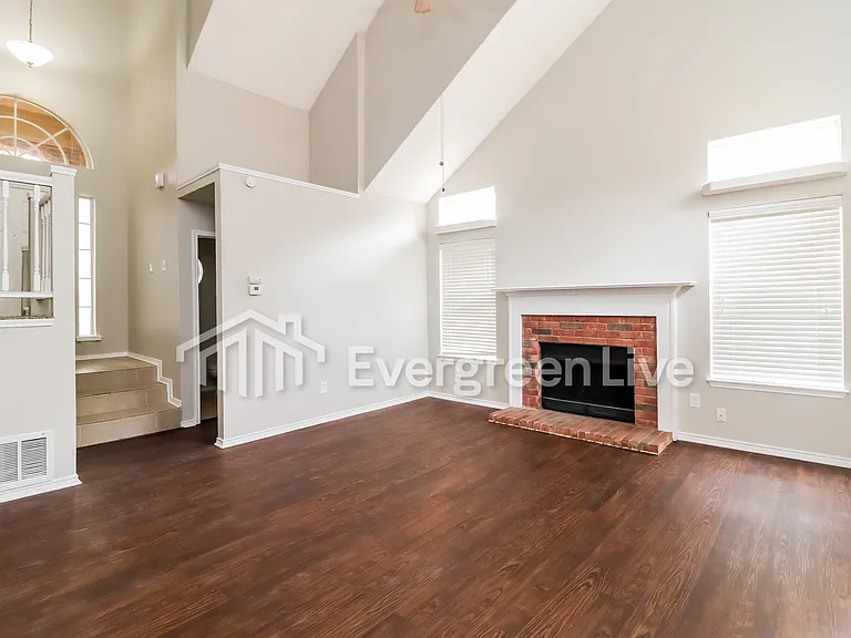 1109 Cherrytree Dr — Photo 6