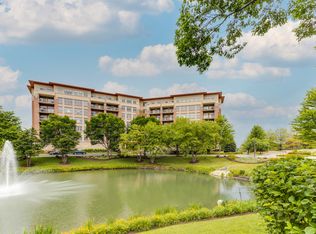 40 Prairie Park Dr APT 601, Wheeling, IL 60090