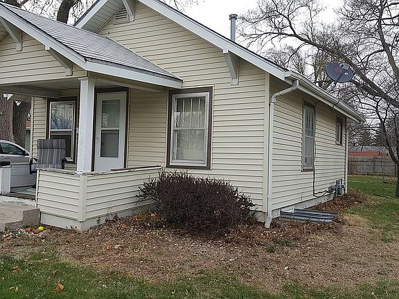 2nd image of 2102 W 8th St