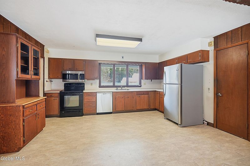 4th image of 1225 Hempstead Road