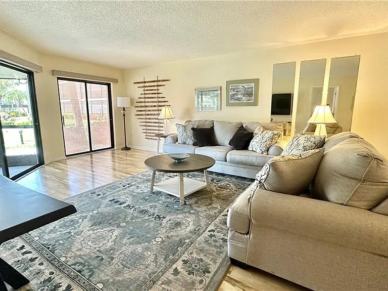 6979 Winkler Rd #117 — Photo 3