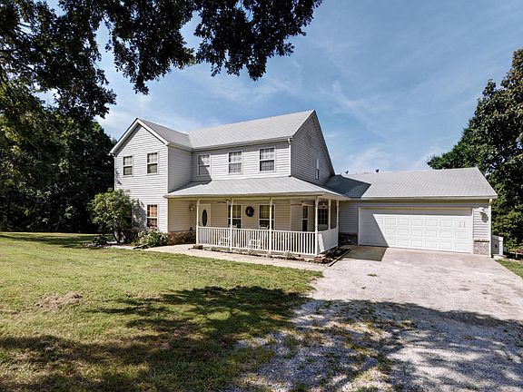 2nd image of 300 Oak Grove Ln