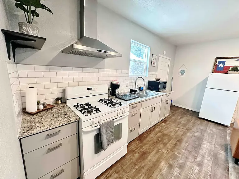 Full Kitchen
