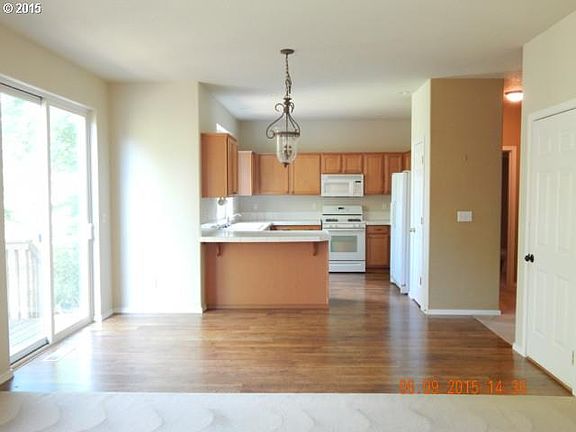 5th image of 1073 33rd Pl