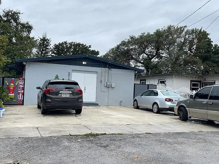 2138 NW 49th St — Photo 5