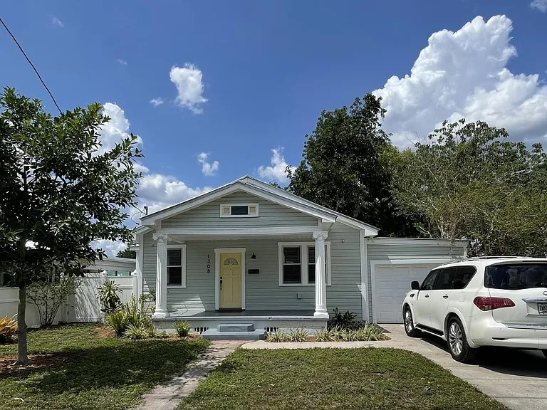 1308 E Chelsea St — Photo 4