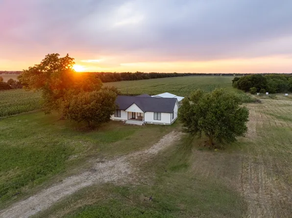 300 Grellhesl Rd, West, TX 76691