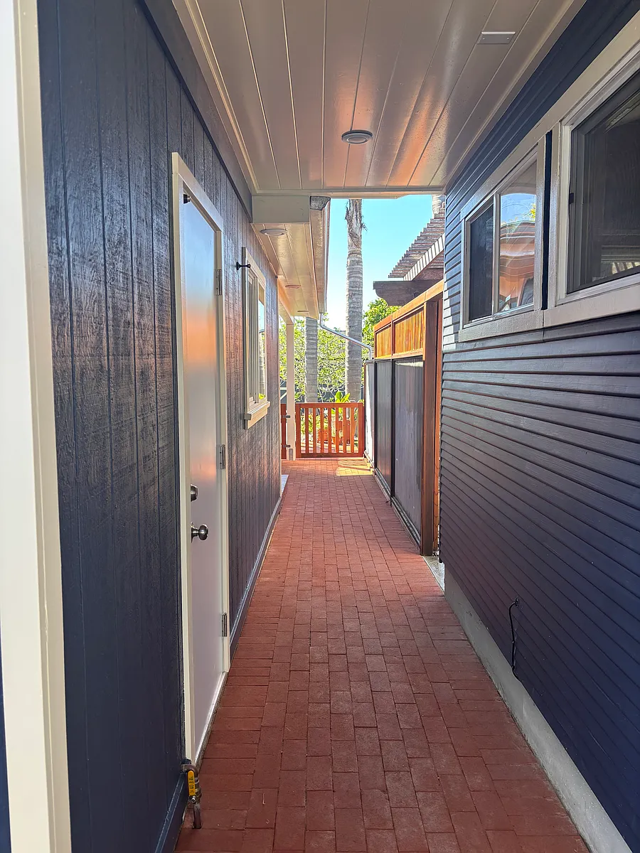 footpath to unit - Gross Rd