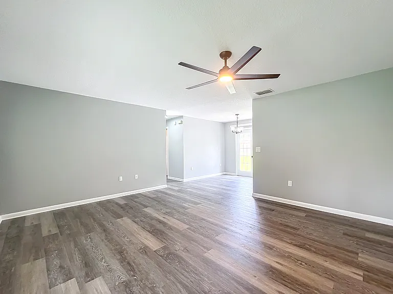4081 Glisson Dr — Photo 2