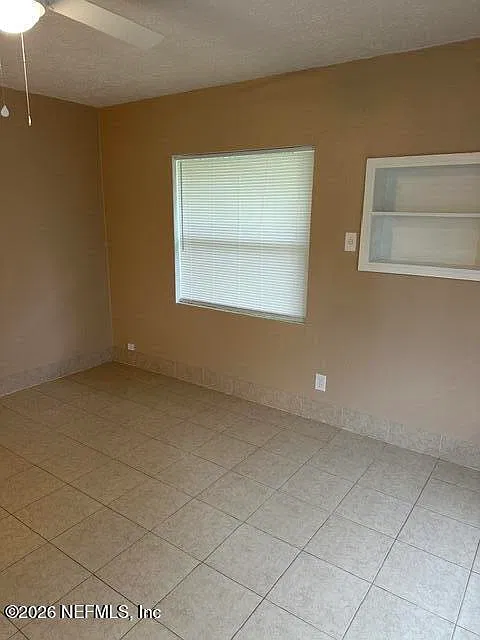 3 bed, 1.0 bath, 1195 sqft, $1,650 — Photo 4