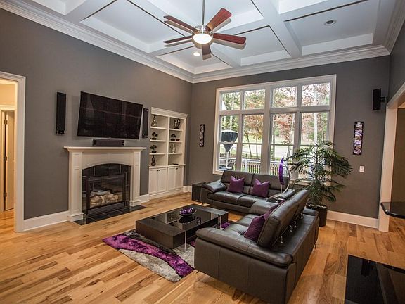 3rd image of 809 Far Country Dr