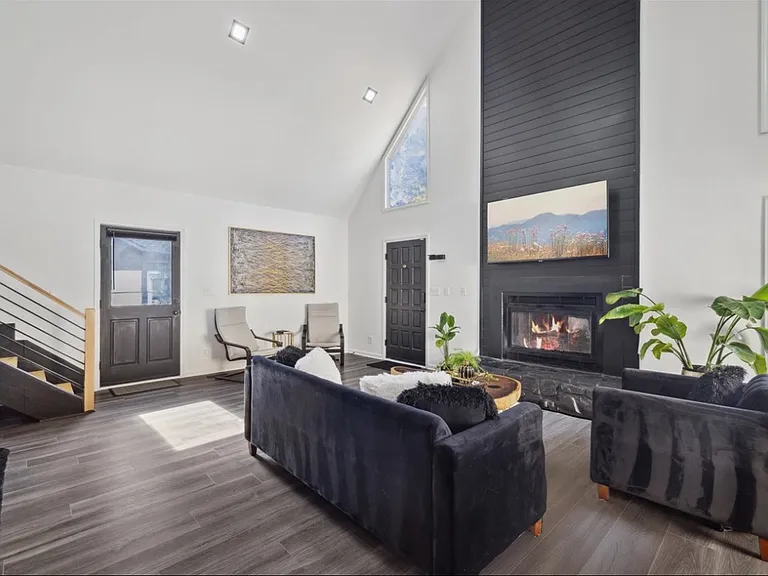 2718 Omah St — Photo 10
