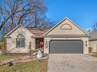 1739 Woodland Dr, Elkhart, IN 46514
