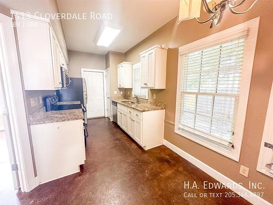 1413 Cloverdale Road — Photo 4