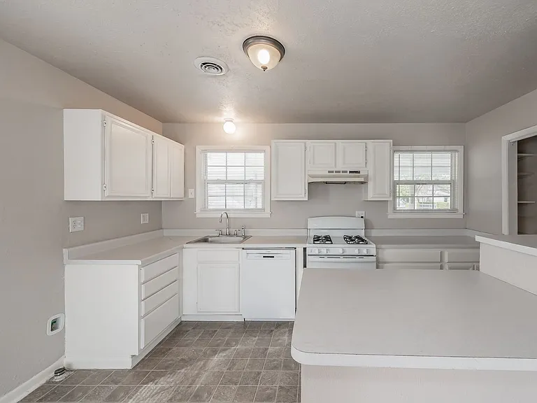 5805 Aton Ave — Photo 16