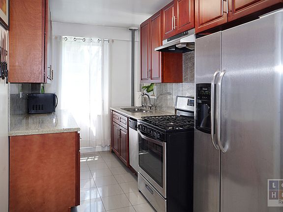 4th image of 573 Grand St APT D206
