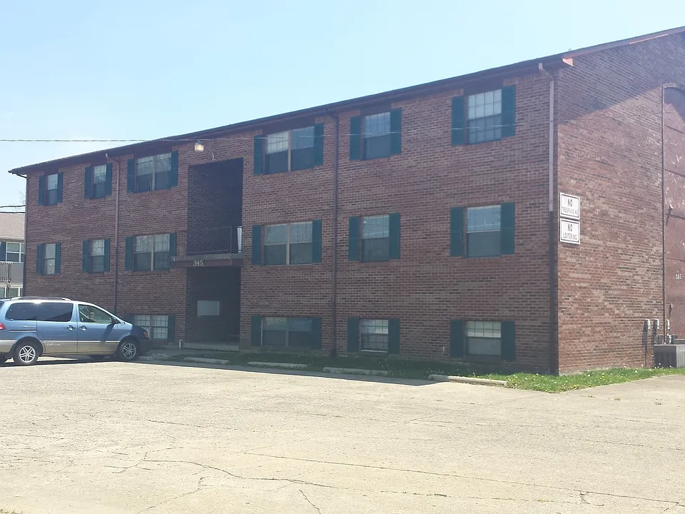 345 Elmwood Dr