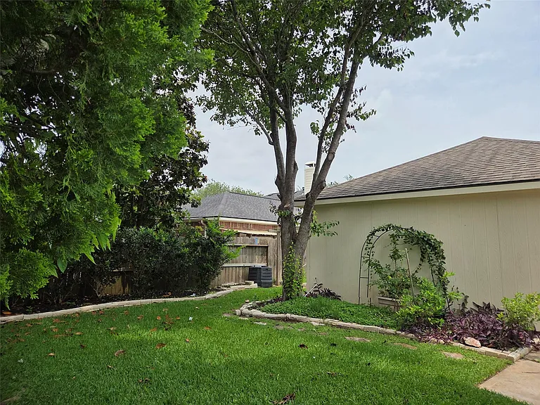 4306 Lakeside Meadow Dr — Photo 40