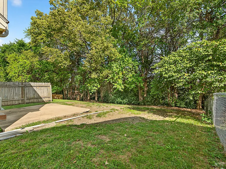 739 SE Country Ln — Photo 26