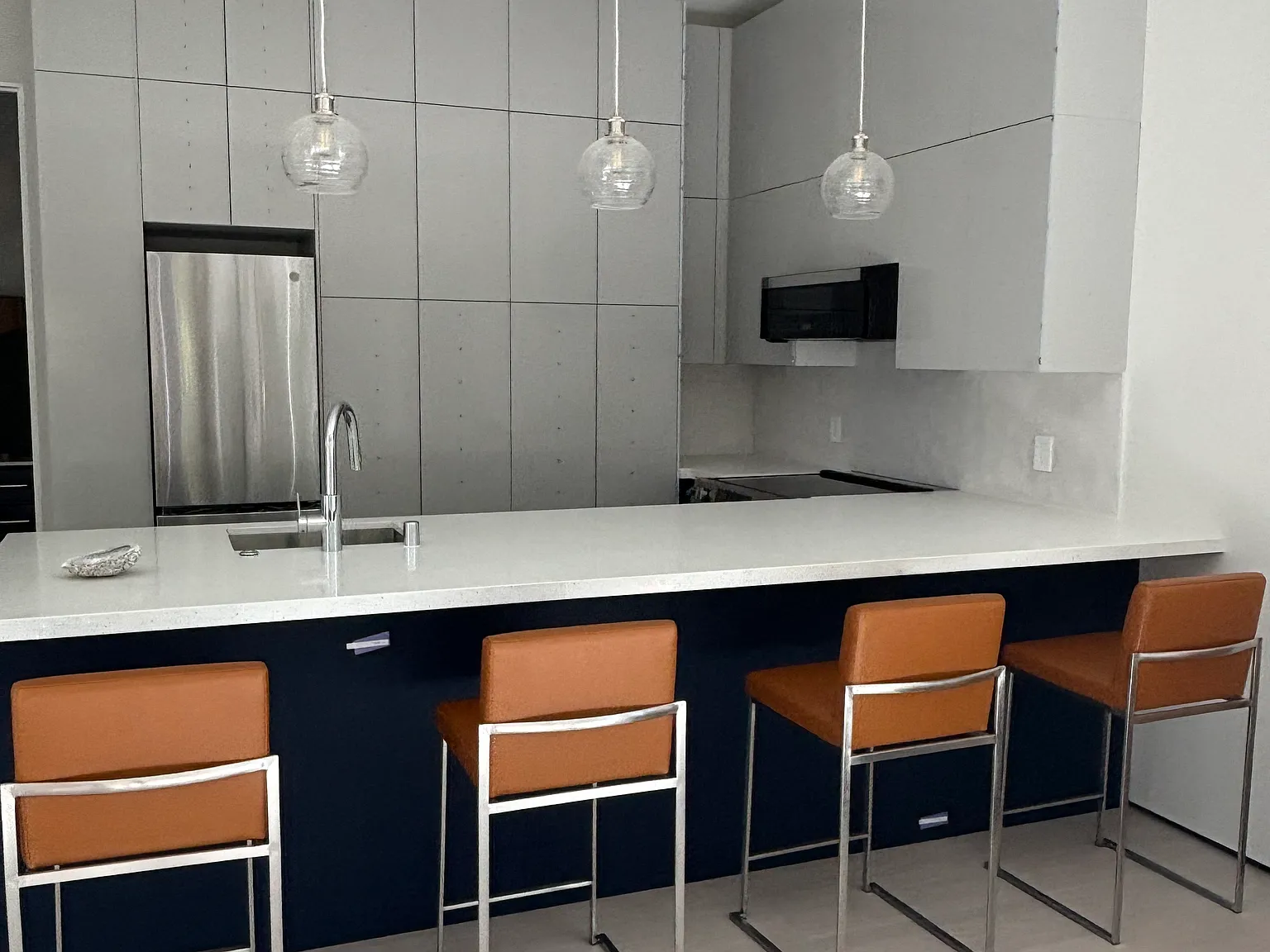 2 bed, 832 sqft, $6,000 — Photo 2