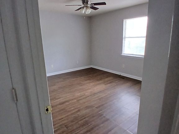 4th image of 169 Skylar Dr NE