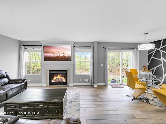 4th image of 2389 Stoughton Cir
