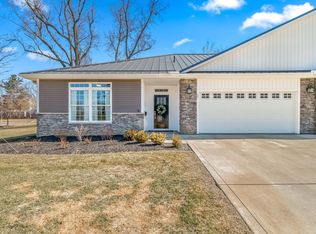 25 Hillsdale Commons Dr, Hillsdale, MI