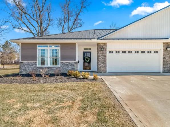 25 Hillsdale Commons Dr, Hillsdale, MI 49242