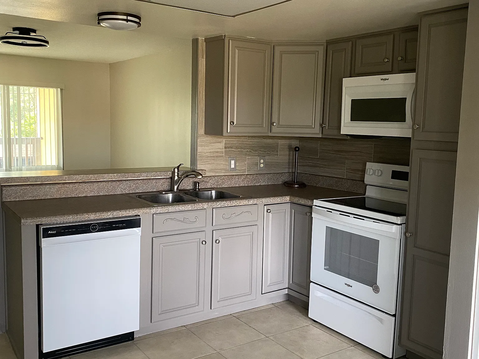 Huntington Ln, Rockledge — Photo 1